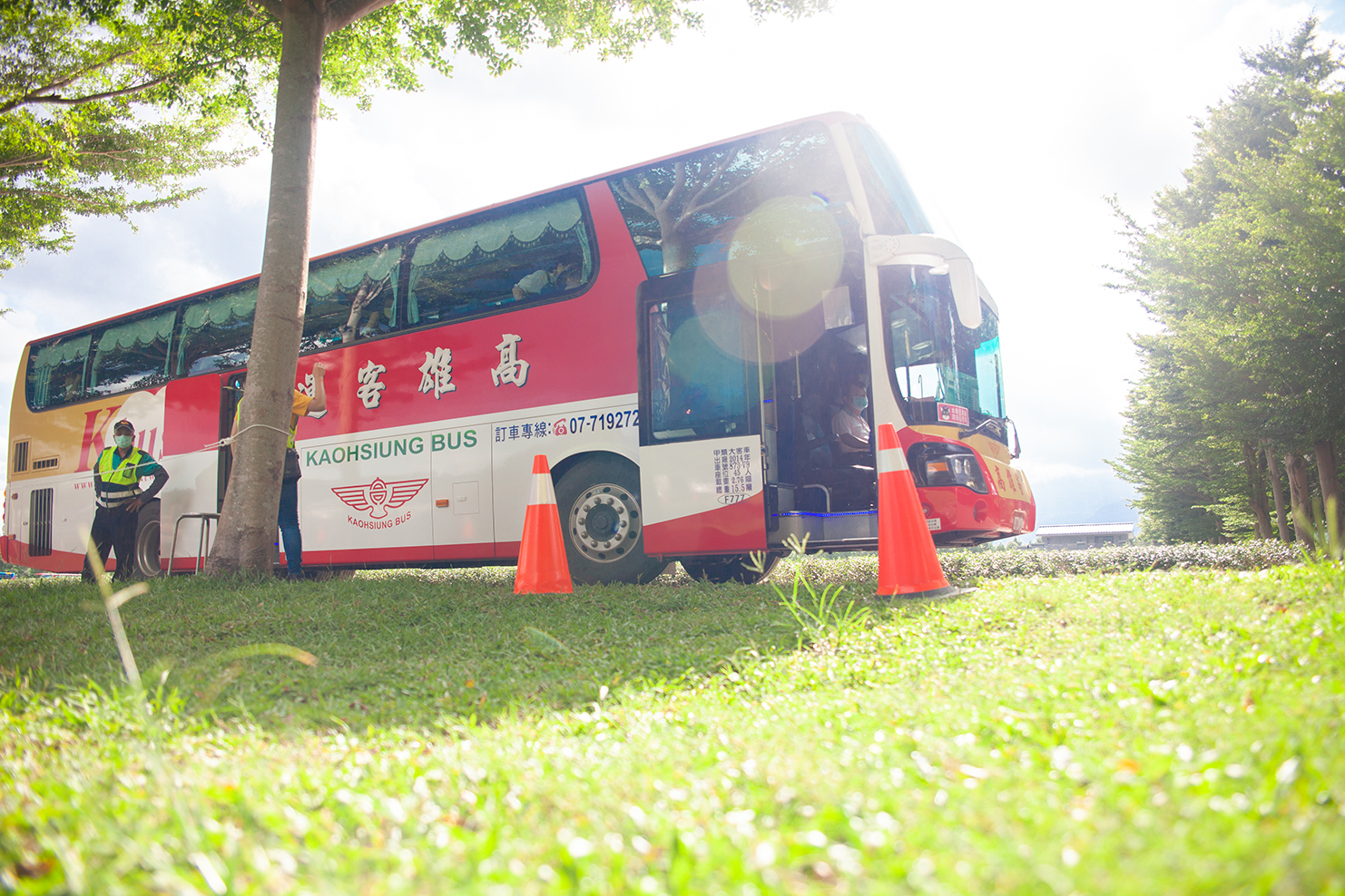 43人座高級遊覽車|高雄汽車客運股份有限公司